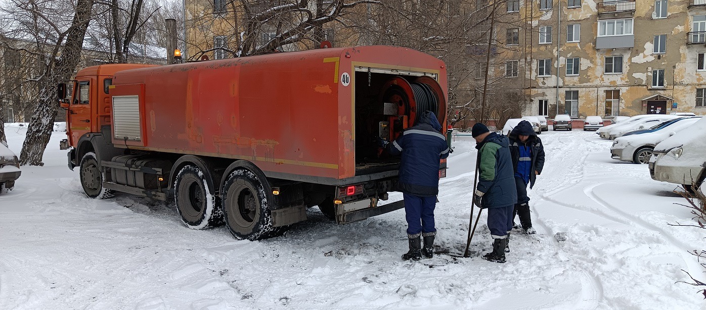Прочистка канализации от засоров гидропромывочной машиной и специальным оборудованием в Мурманске