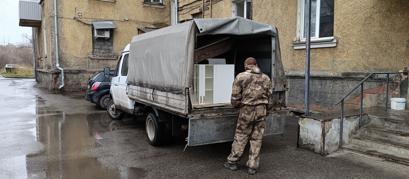 Квартирные перевозки. Погрузка мебели в Газель в Мурманской области